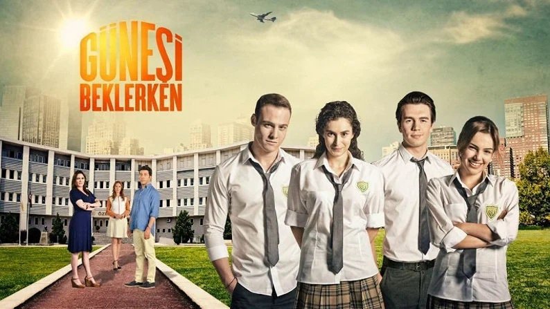 Gunesi Beklerken (Waiting For The Sun) * All Seasons * All Episodes (54 Episodes) Full HD * English / Italiano / Spanish / Deutsch / French Subtitles in USB * No Ads - Turkish TV Series